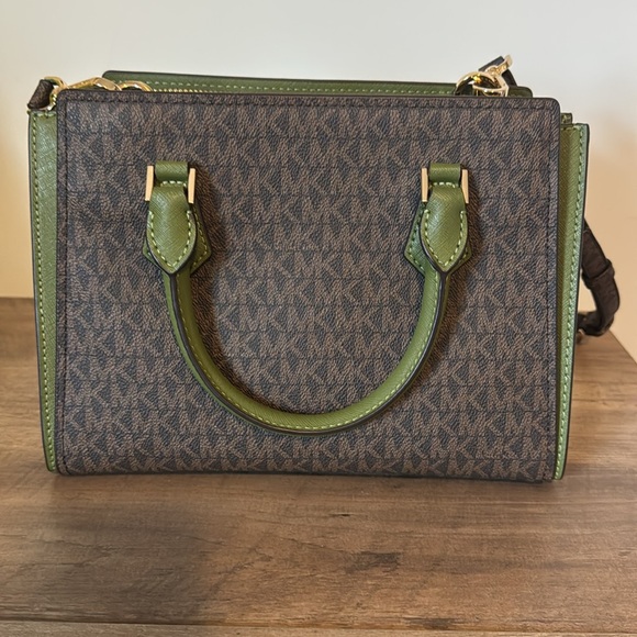 Michael Kors Hope Medium Crossbody Bag - Picture 4 of 4